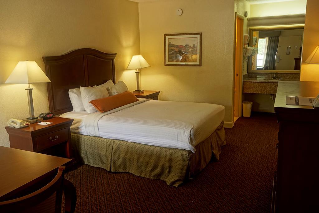 Best Western Point South Yemassee Bagian luar foto